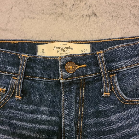 A&F Ultra High Rise Shorts - Picture 3 of 3